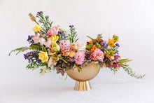 Load image into Gallery viewer, Grande Dame Fresh Flower Arrangement Centerpiece with Vase