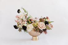 Load image into Gallery viewer, Grande Dame Fresh Flower Arrangement Centerpiece with Vase