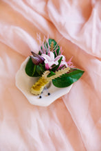 Load image into Gallery viewer, Wedding Collection Boutonniere